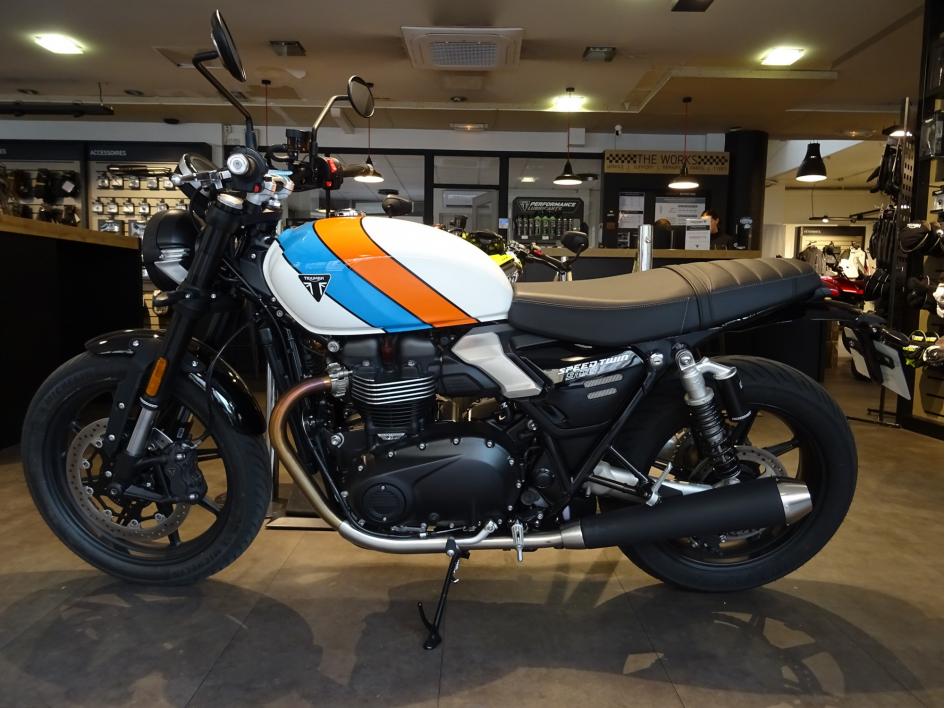 TRIUMPH SPEED TWIN 900