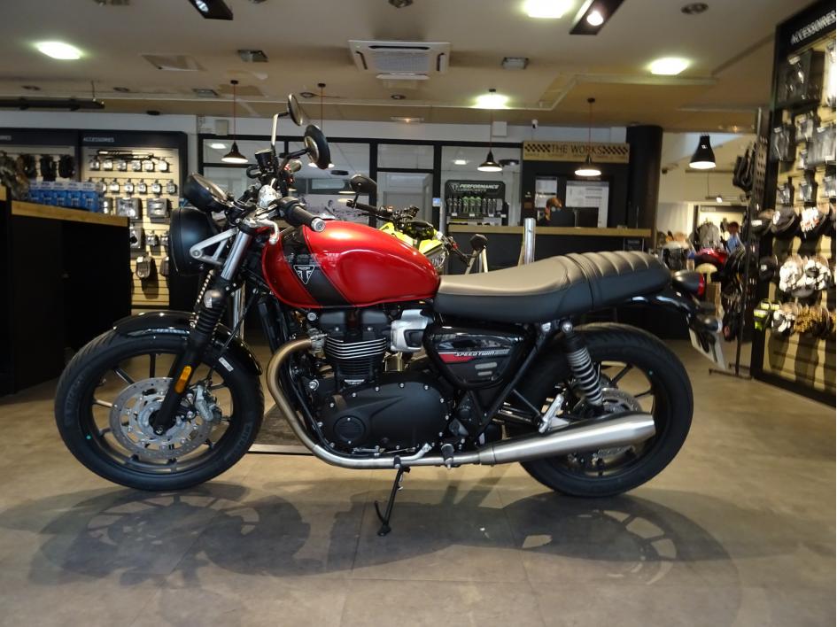 TRIUMPH SPEED TWIN 900