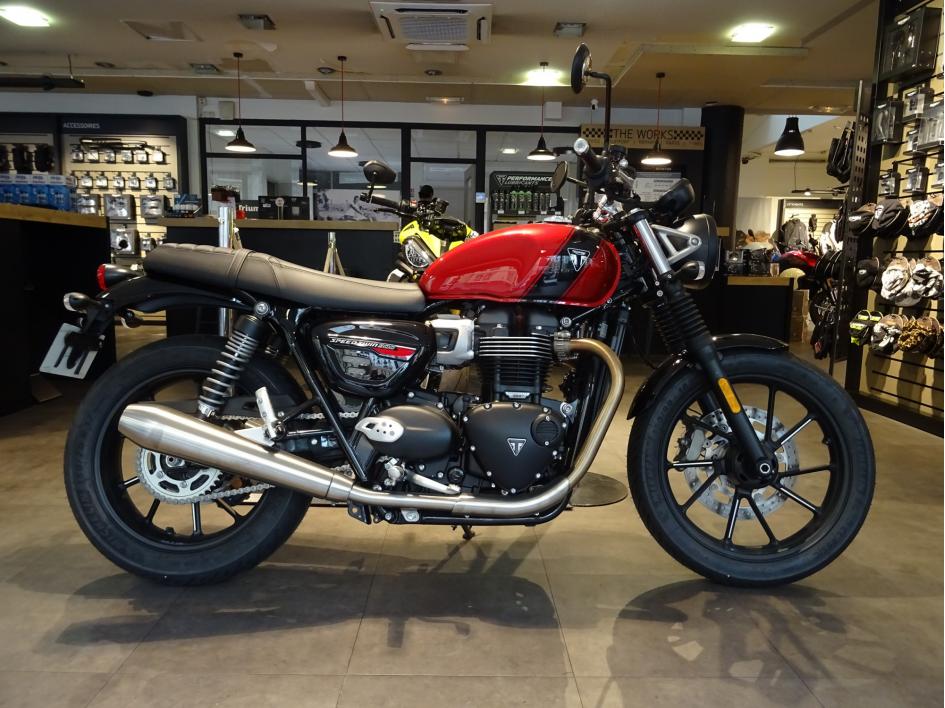 TRIUMPH SPEED TWIN 900
