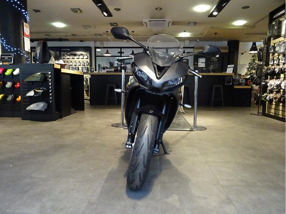 TRIUMPH 	DAYTONA 660