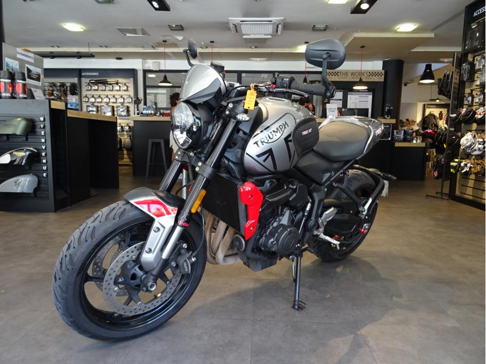 TRIUMPH TRIDENT 660