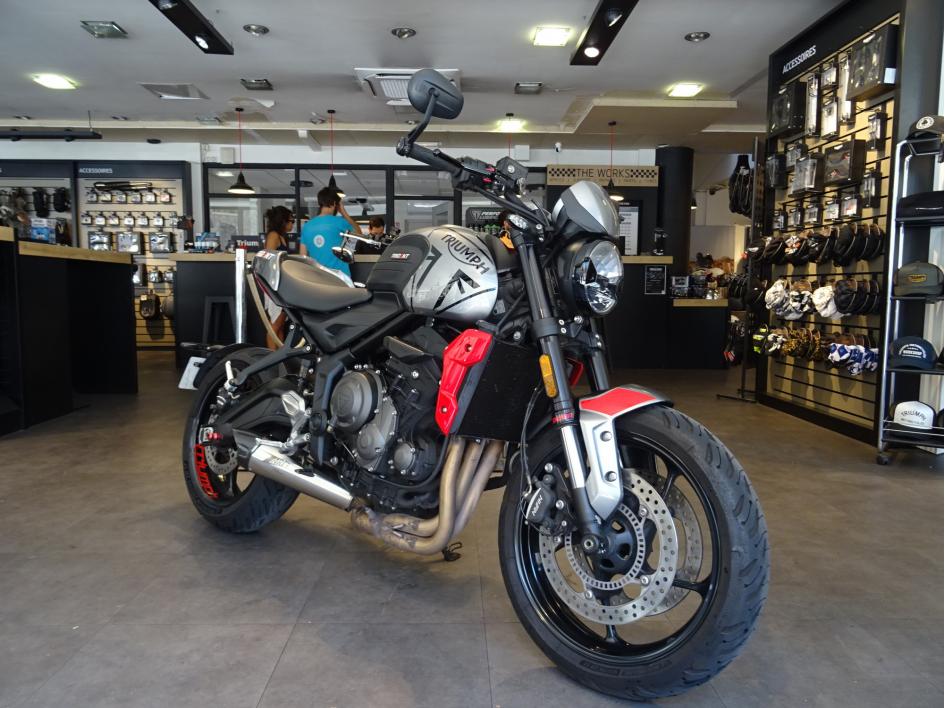 TRIUMPH TRIDENT 660