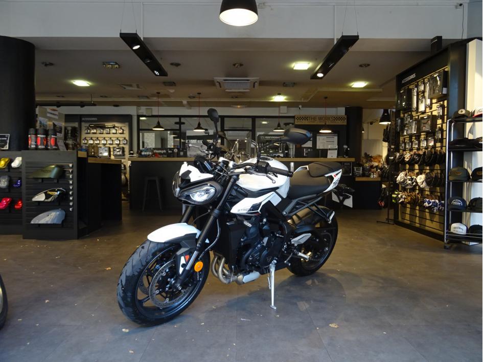 TRIUMPH STREET TRIPLE 765 R A2