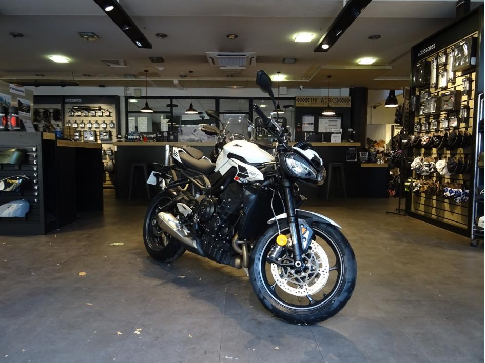 TRIUMPH STREET TRIPLE 765 R A2