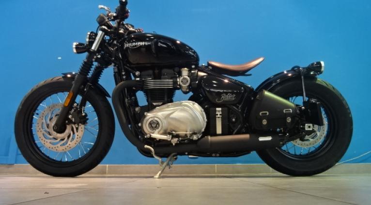 BOBBER 1200 BLACK